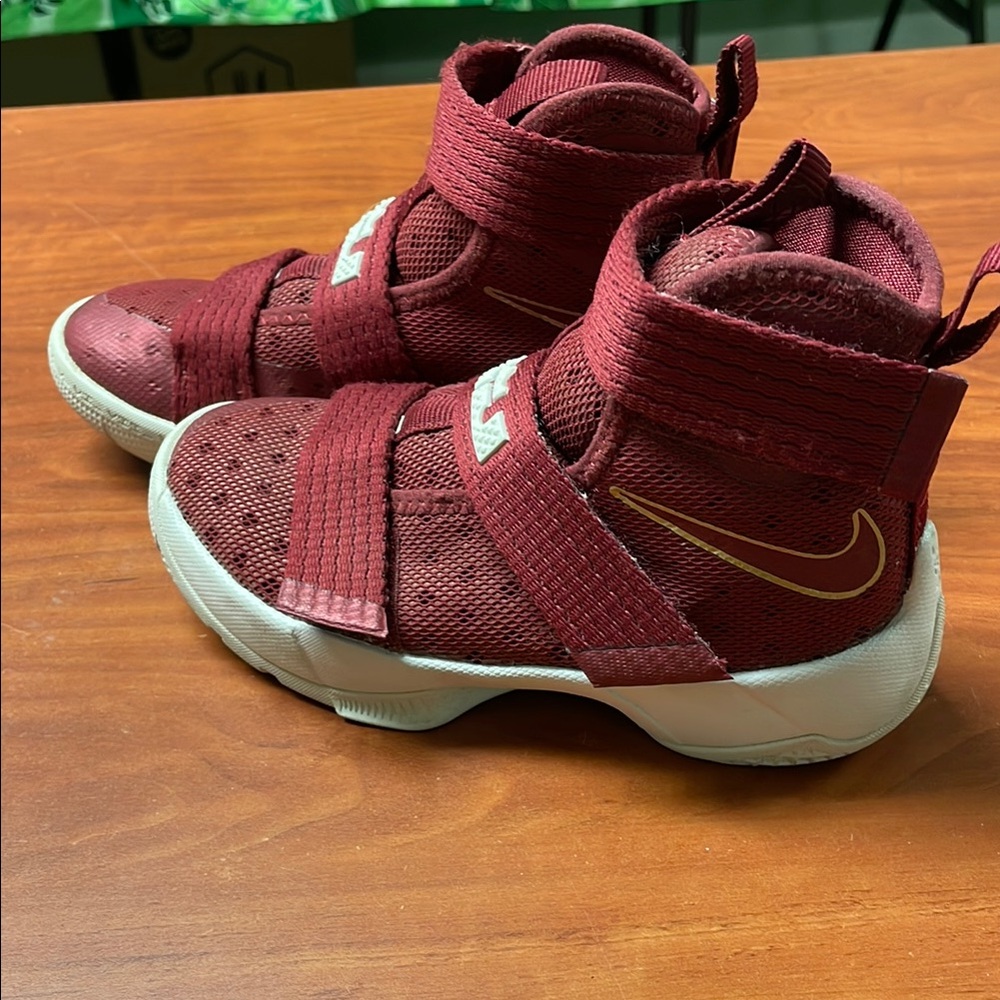 Nike LeBron Soldier 10s in size 11c